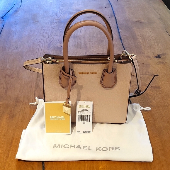 Michael Kors Medium Mercer Crossbody Bag - Picture 1 of 10